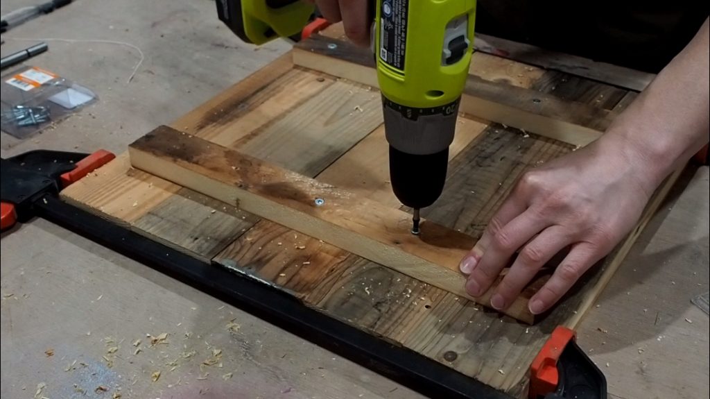 reclaimed pallet wood clock