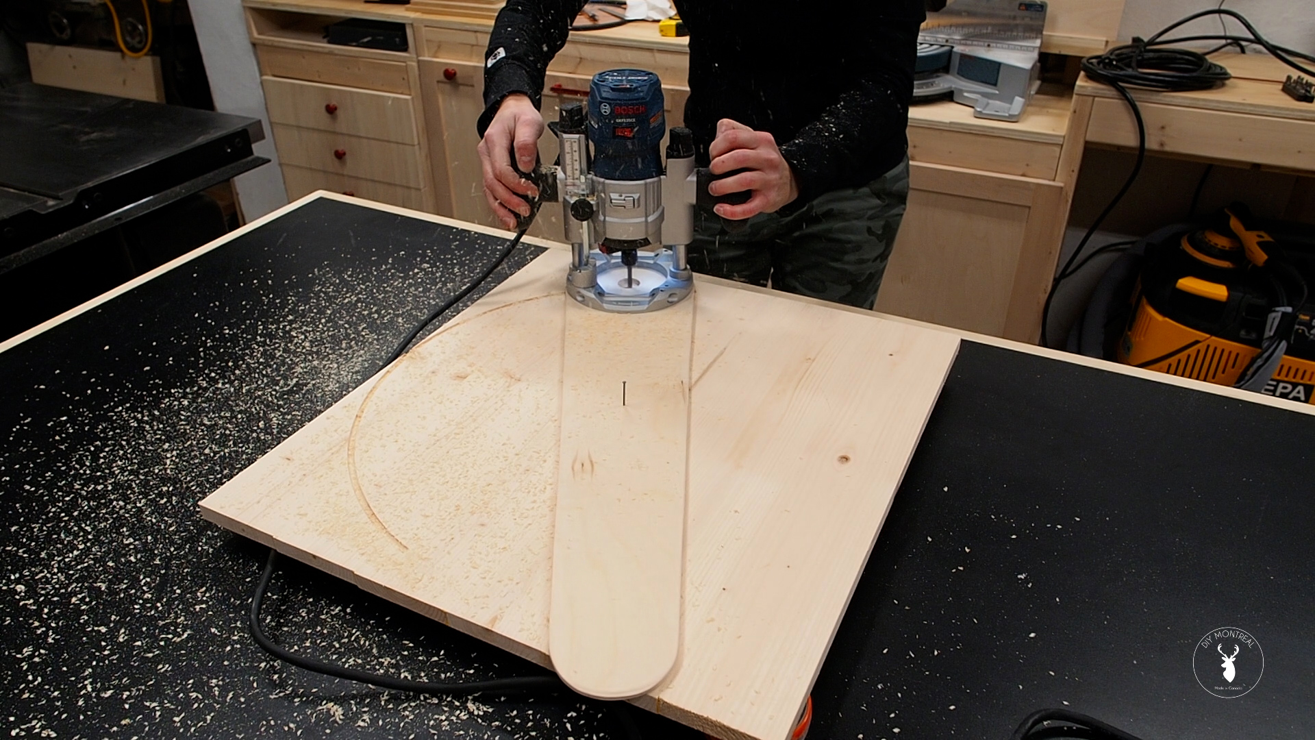 4 ways to cut circles in wood DIY circle cutting jigs DIY Montreal