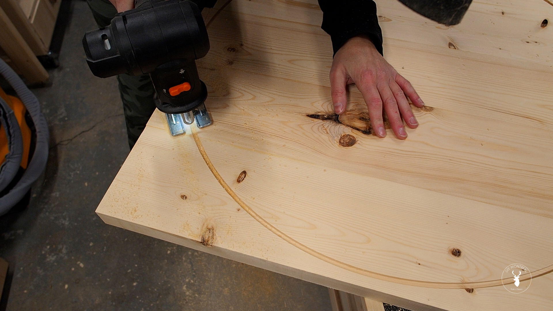 4 ways to cut circles in wood DIY circle cutting jigs DIY Montreal