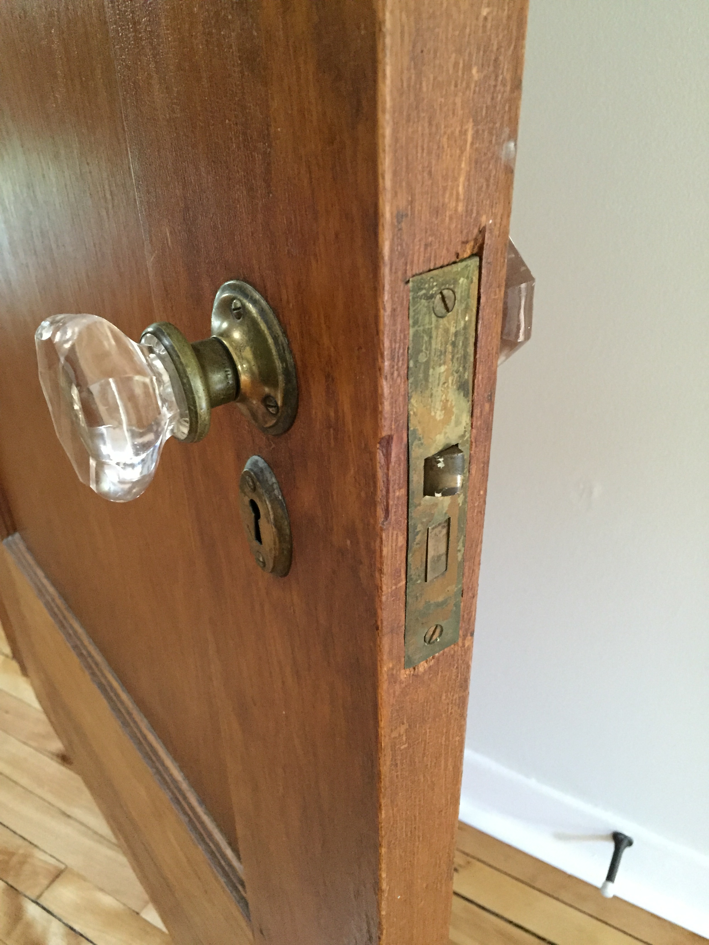 Replacing Old Door Handles - a detailed How To Guide