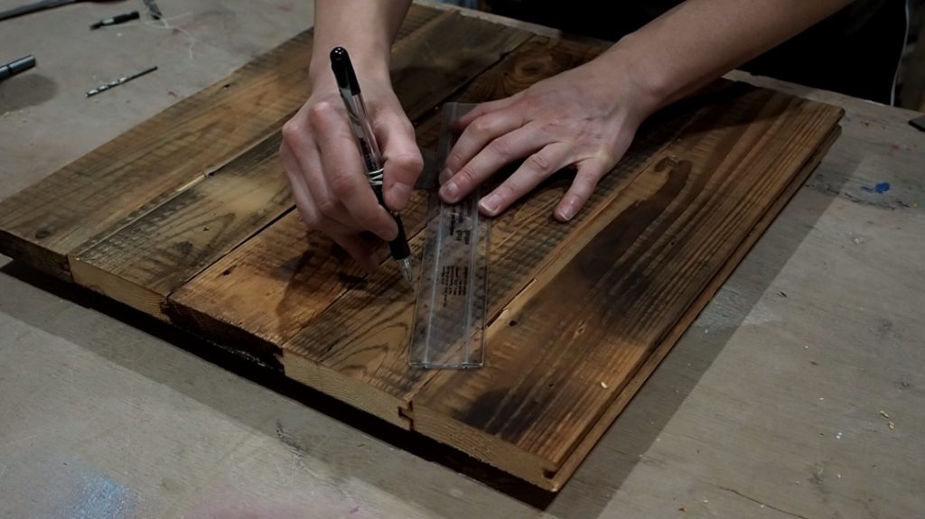 reclaimed pallet wood clock