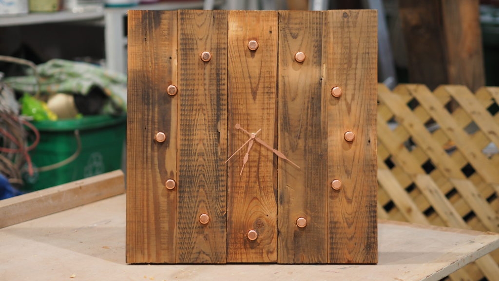 reclaimed pallet wood clock