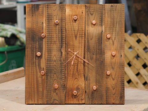 reclaimed pallet wood clock