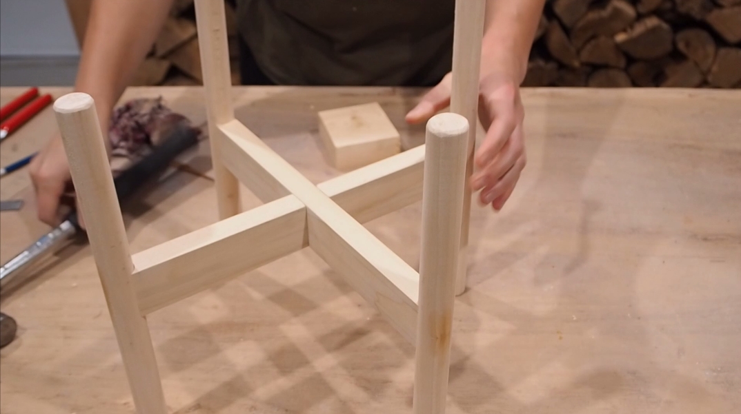 How to make a wood plant stand