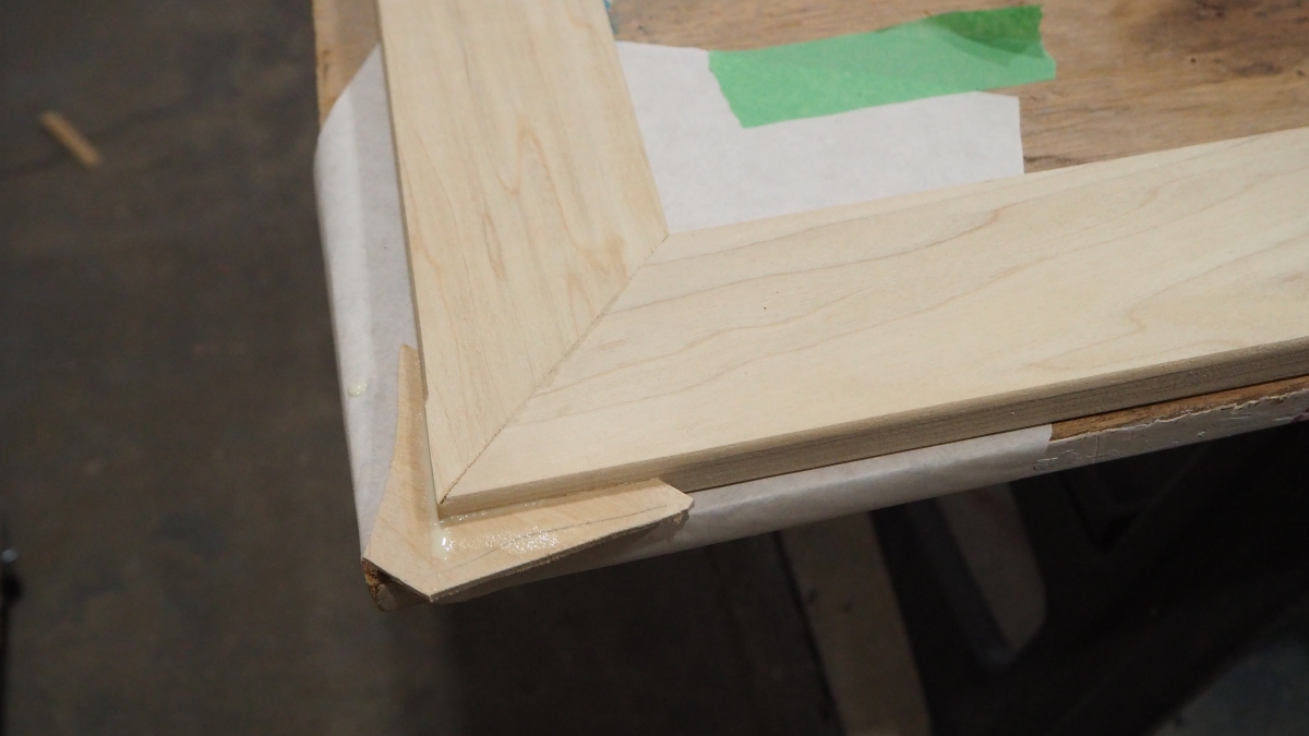 Make a picture frame with corner splines DIY Montreal