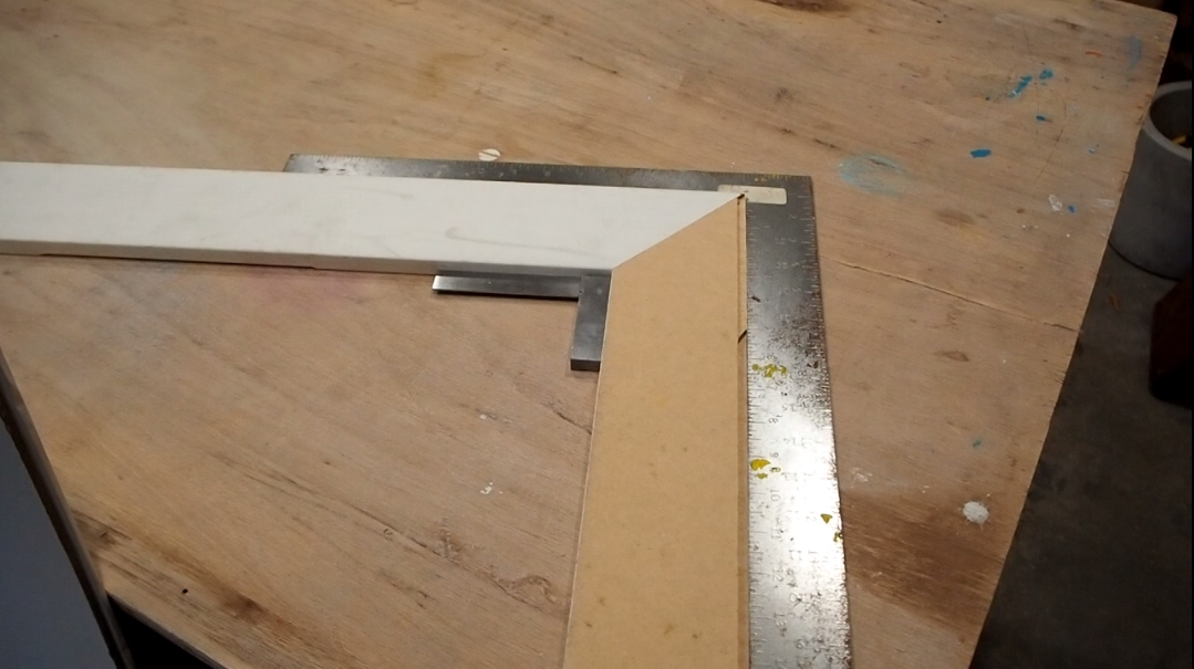 Picture frame with corner splines – DIY Montreal
