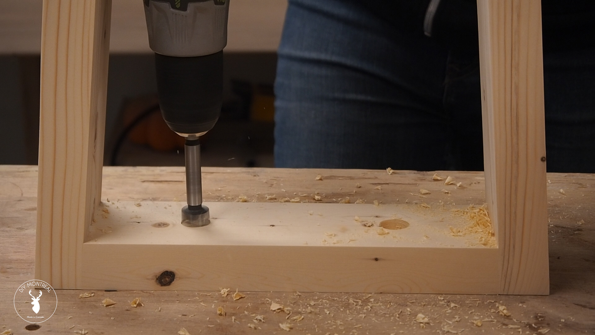 Trapezoid Leg Bench - DIY Montreal