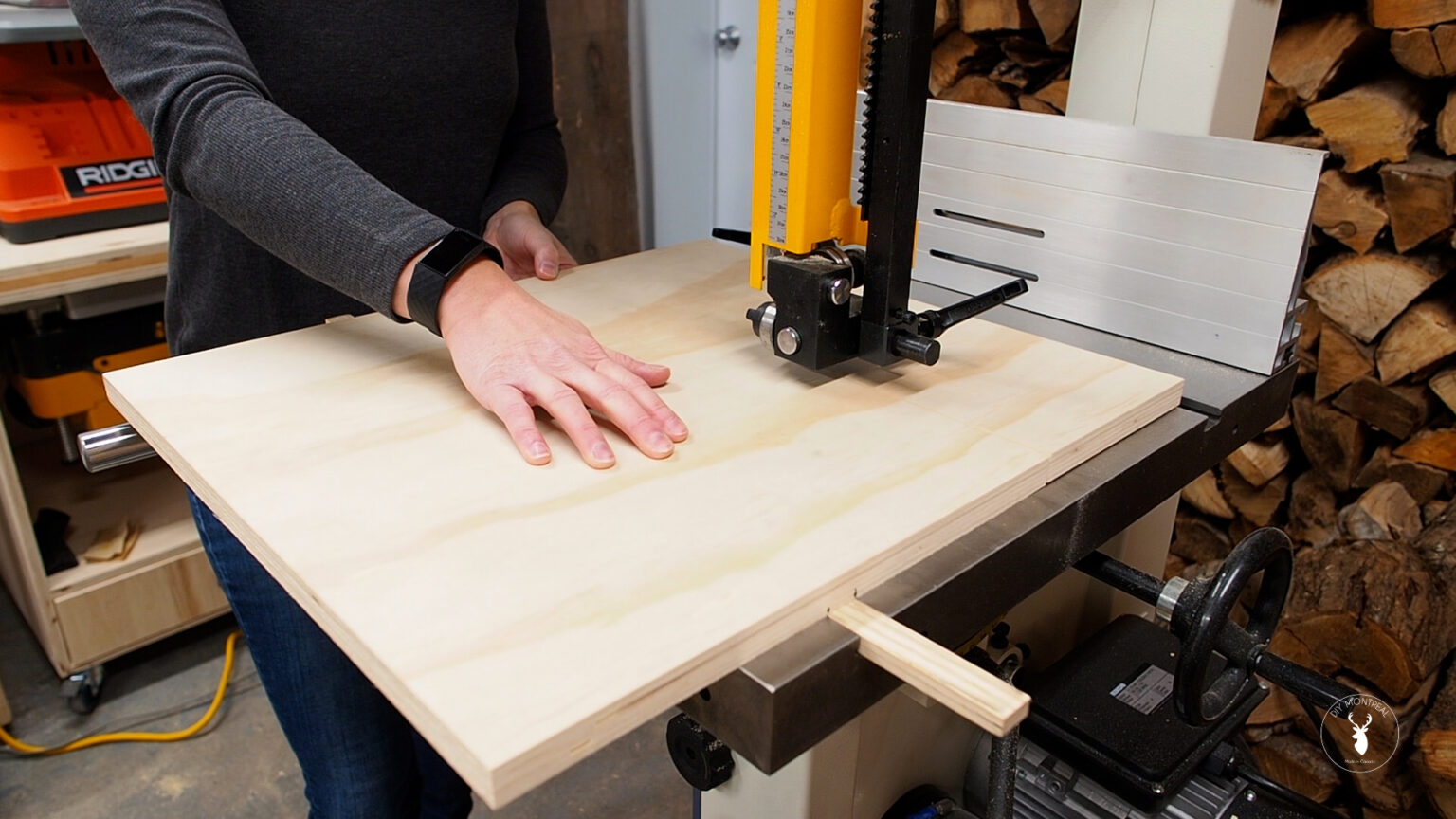 4 ways to cut circles in wood DIY circle cutting jigs DIY Montreal