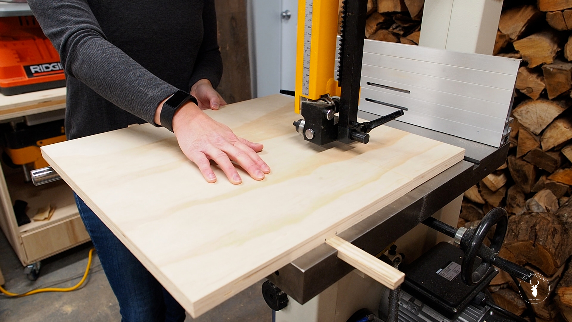 4 ways to cut circles in wood DIY circle cutting jigs DIY Montreal