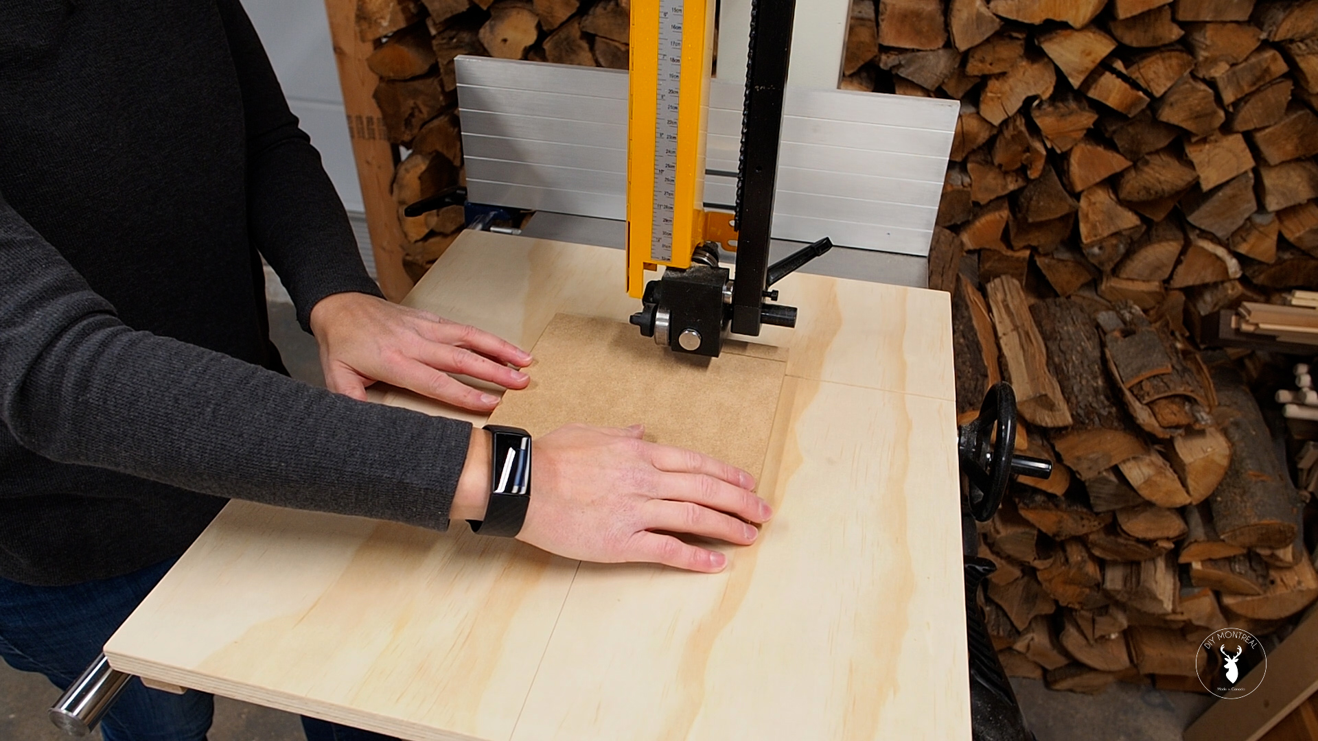 4 ways to cut circles in wood DIY circle cutting jigs DIY Montreal