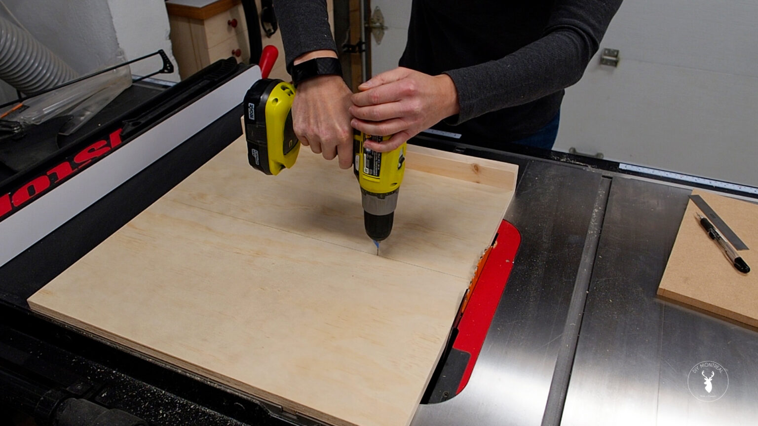 4 ways to cut circles in wood DIY circle cutting jigs DIY Montreal