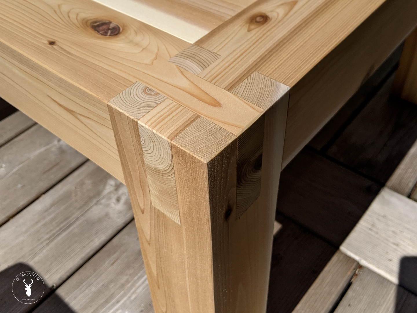 Build an Outdoor Coffee Table with Castle Joints DIY Montreal