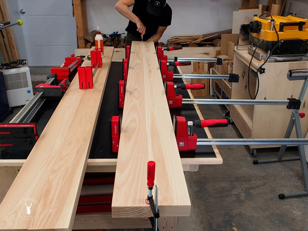 Comment bien percer droit dans le bois (DIY : How to drill straight through  wood) – L'Atelier Bricolage d'un Compagnon du Bois